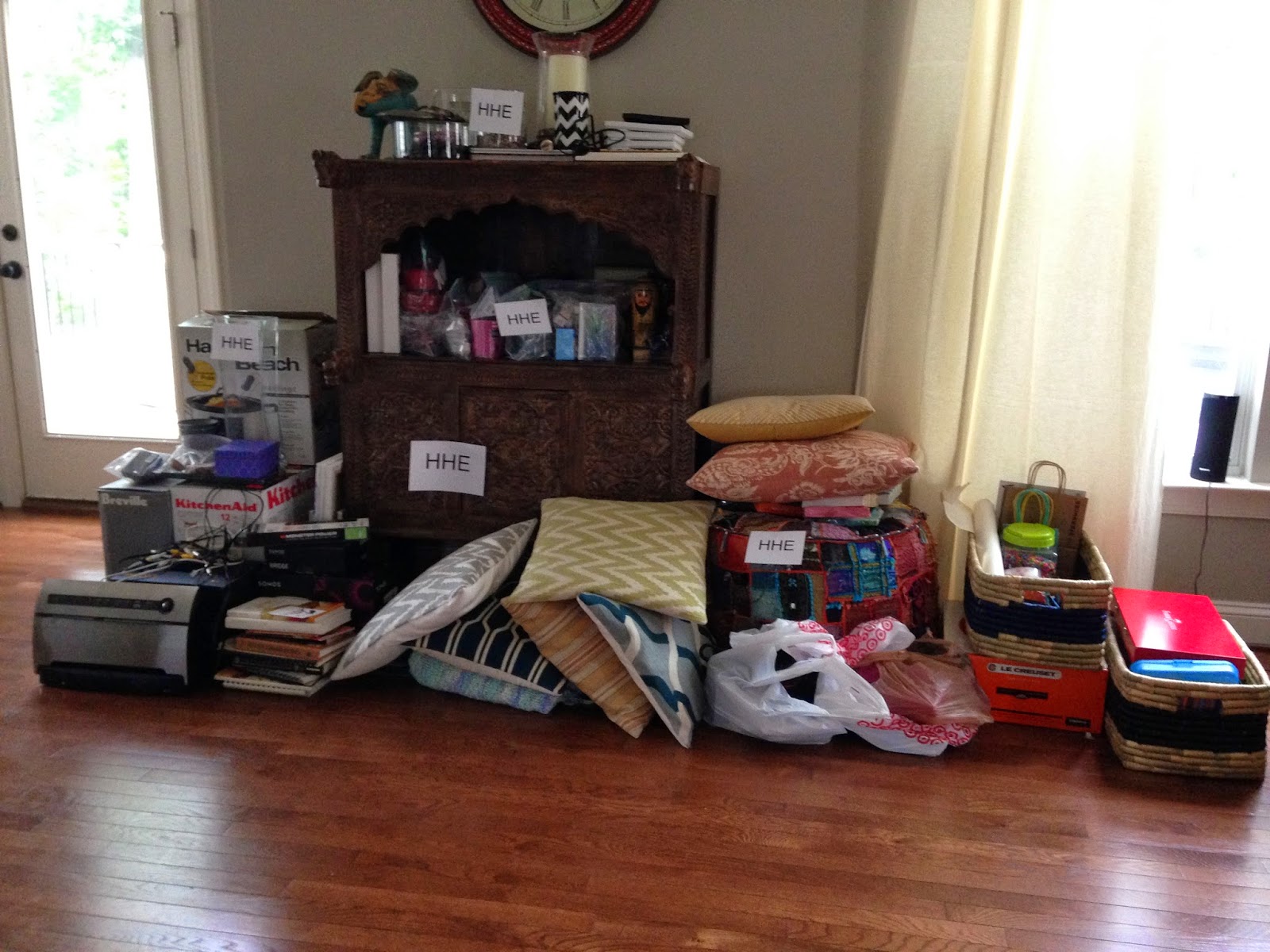 Stepwise Sorting and Packing of your Bedroom while Relocating The