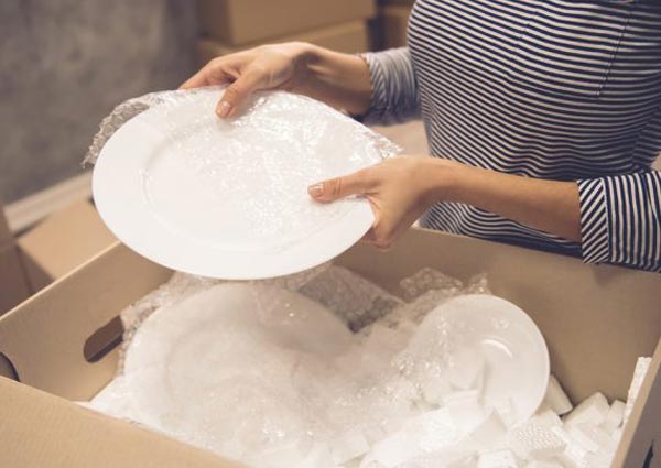 How to pack crockery