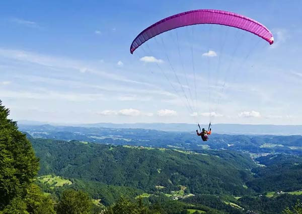 Tasting true adventure by Paragliding