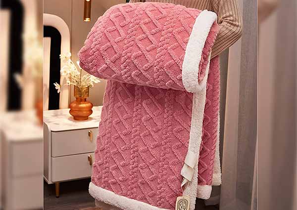 Cozy throw blankets for mothers
