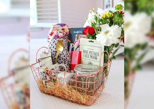 Personalized gift basket for Mothers