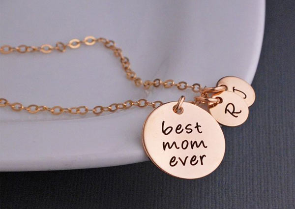 Personalized Jewelry for Mothers