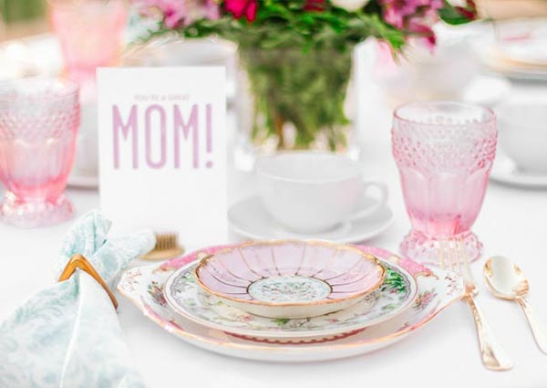 Set up the dining table for your Mom